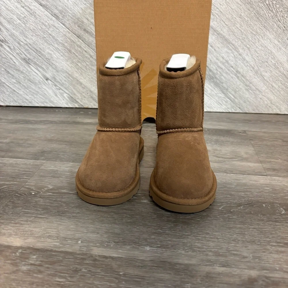 UGG Australia | Classic Sheepskin Boots In Chestnut Size 7 NEW Toddler Kids
